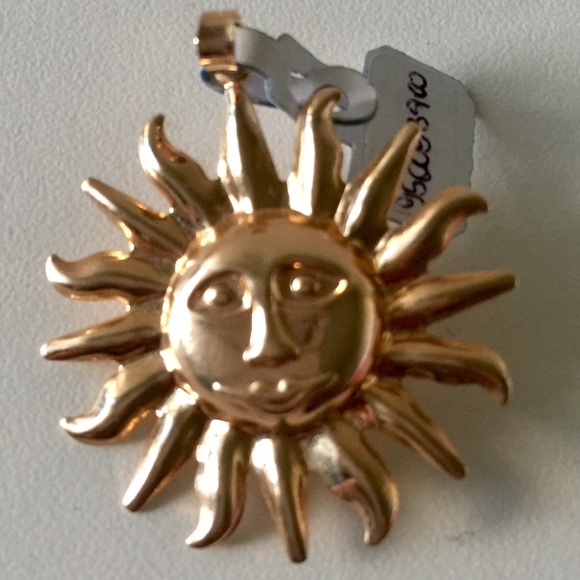 Jewelry - ‼️‼️FINAL PRICE‼️‼️$10.00Gold Layered pendent