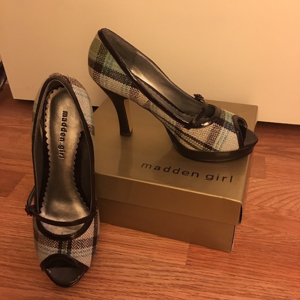 BRAND NEW Madden Girl Lyisa Heel