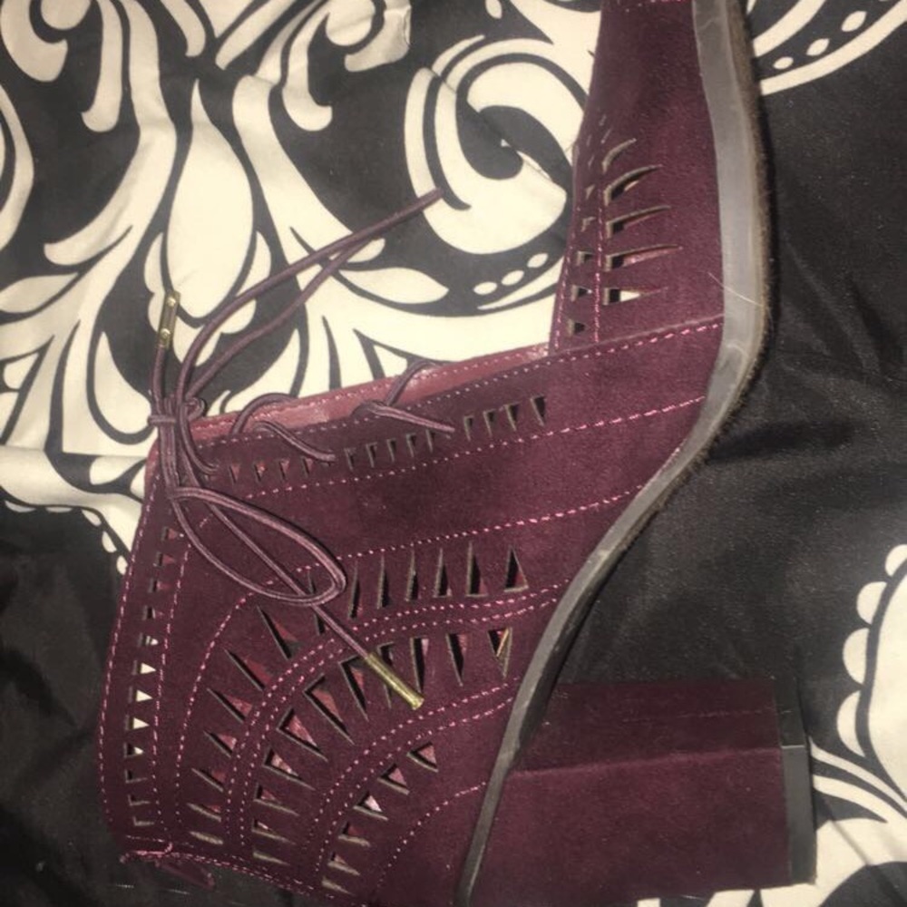 Super cute Buckle heels!