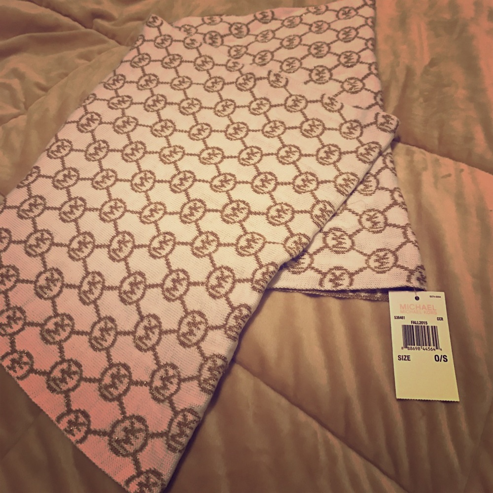 Michael Kors reversible infinity scarf