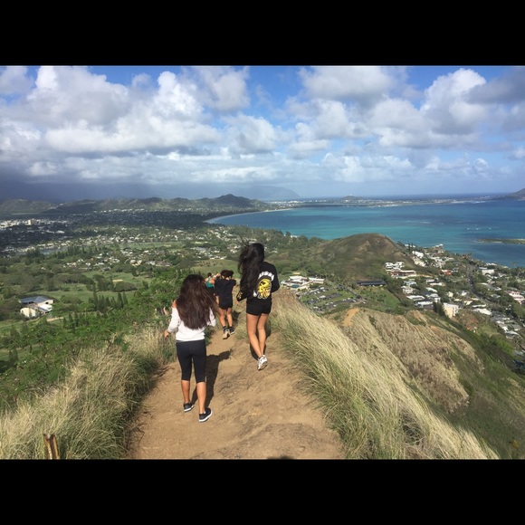 Meet your Posher... 🌺 - Picture 2 of 4