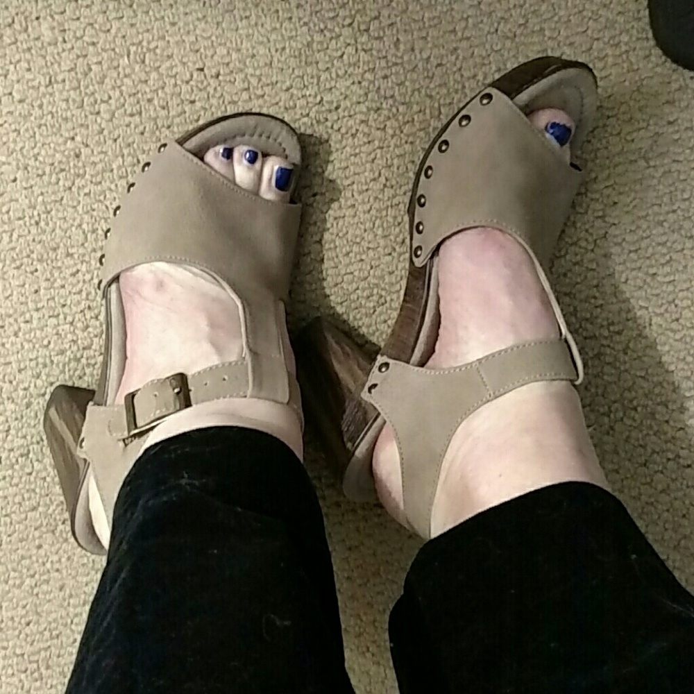 Ankle strap heels. Sz 6