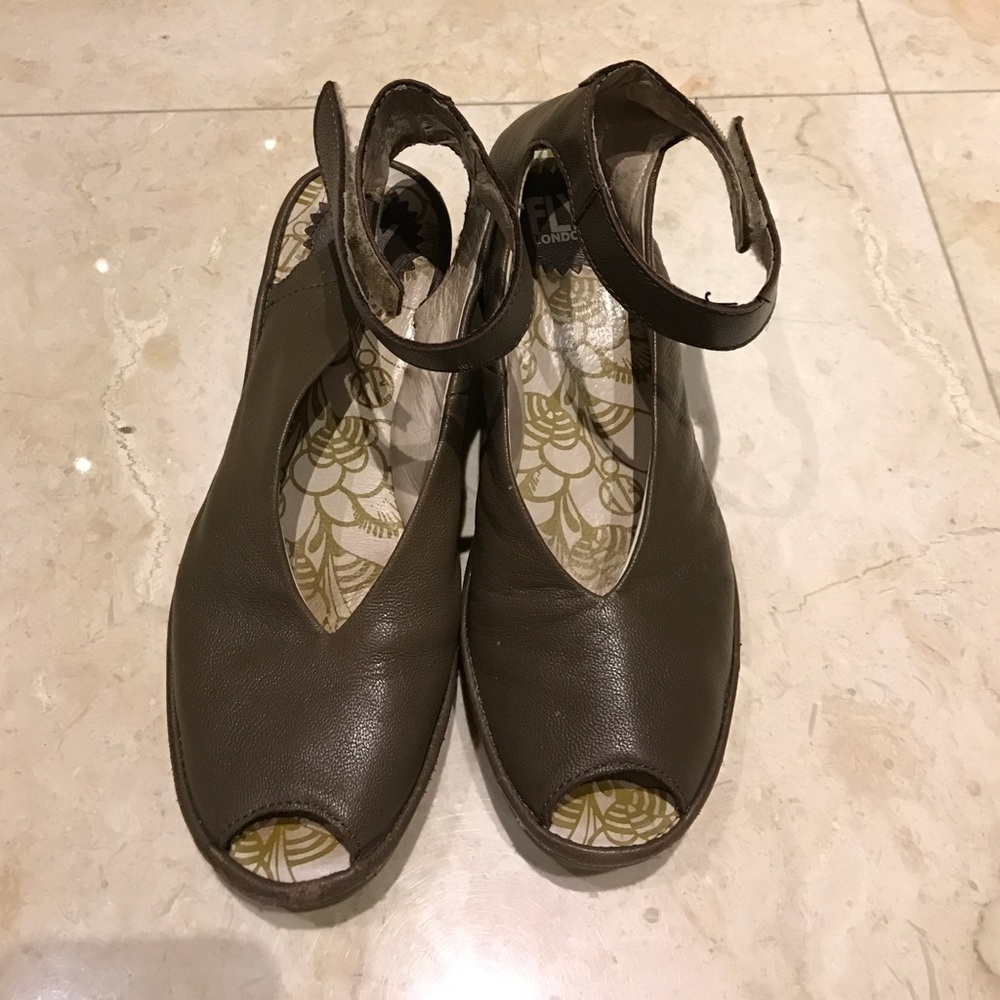 London Fly olive sandals - comfort shoes