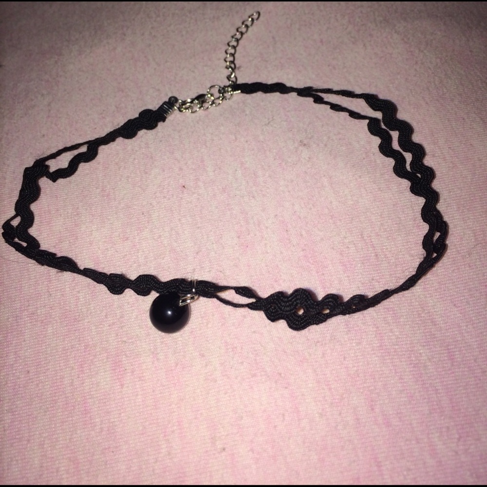 Super unique choker