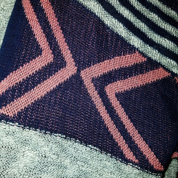 Gray Geometric Patterned Open Poncho Cardigan - Picture 3 of 4