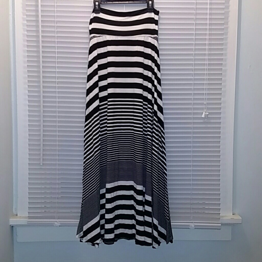 Black/white striped floor length casual skirt