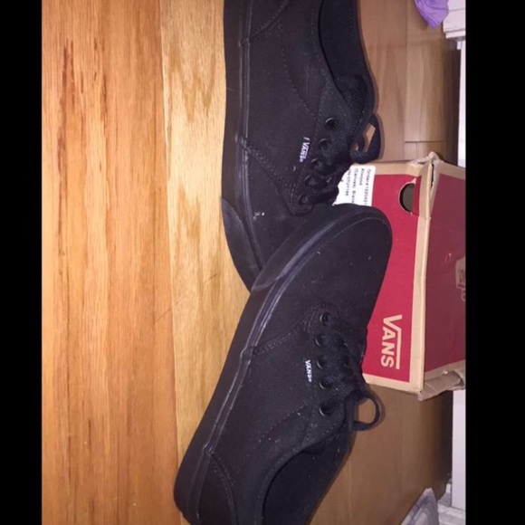 Vans (DS) - Picture 1 of 1
