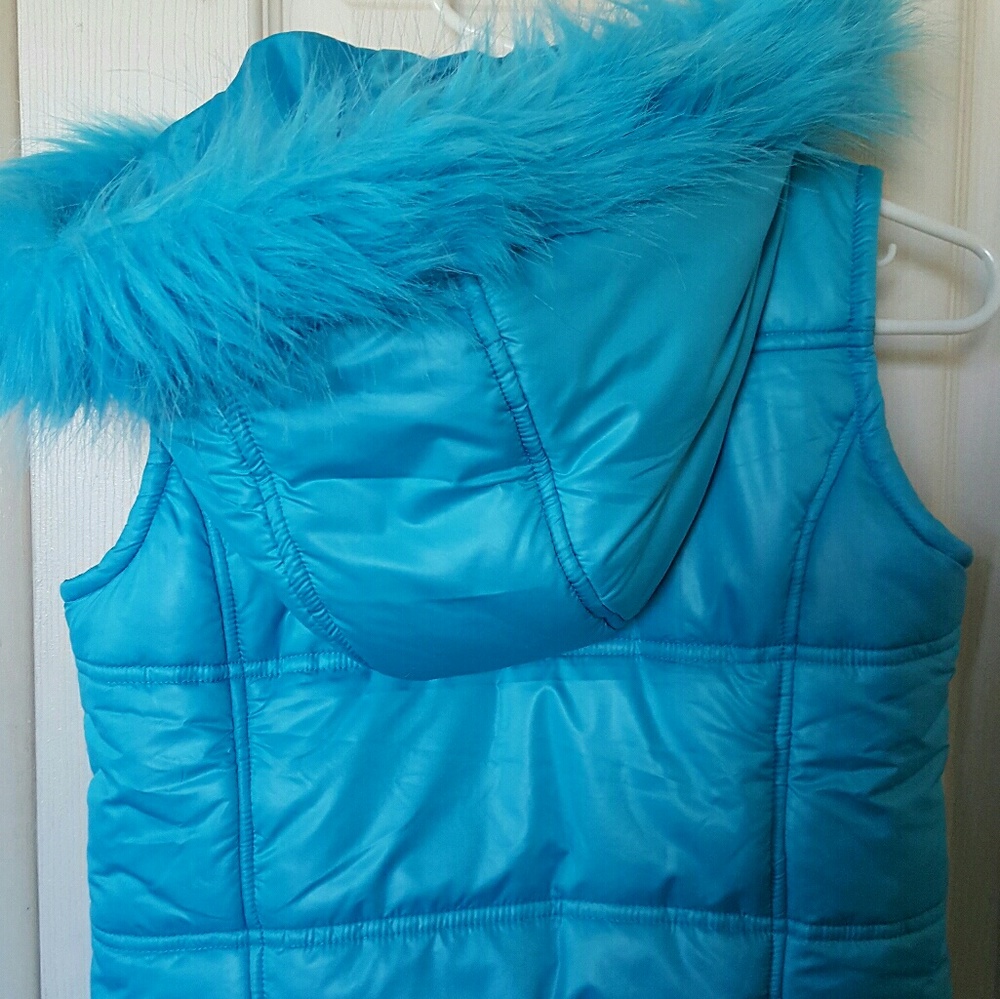 👍NWOT Justice hooded puffer vest