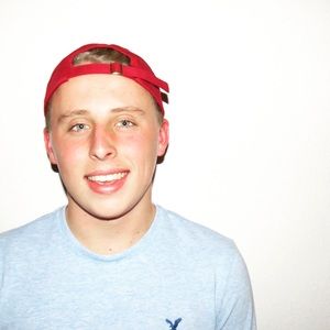 Meet your Posher, Max