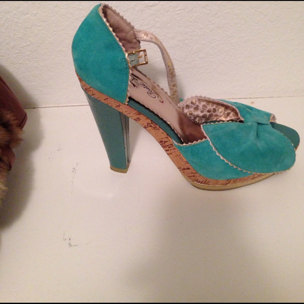Strapped heel