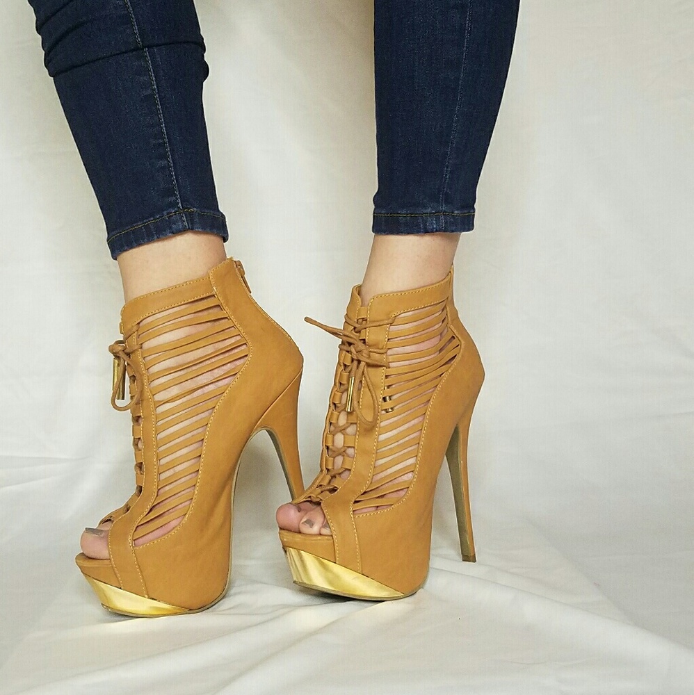 SCENE | Tan caged peeptoe booties