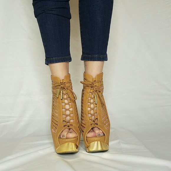 SCENE | Tan caged peeptoe booties - Picture 2 of 4