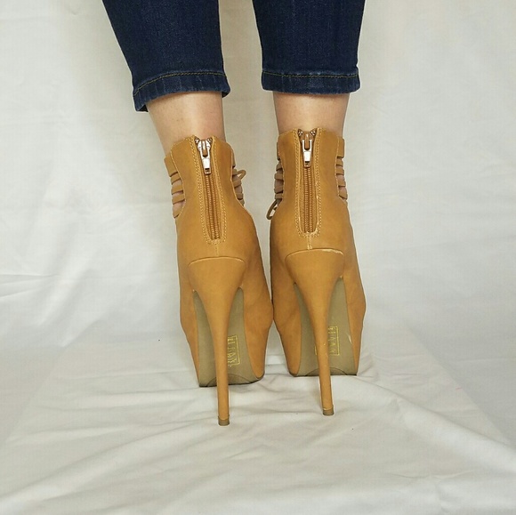 SCENE | Tan caged peeptoe booties - Picture 4 of 4
