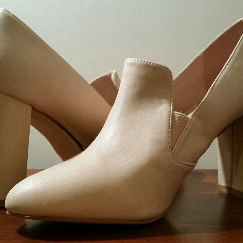 H&M Chunky Heel Women's Shoe (NWOT)