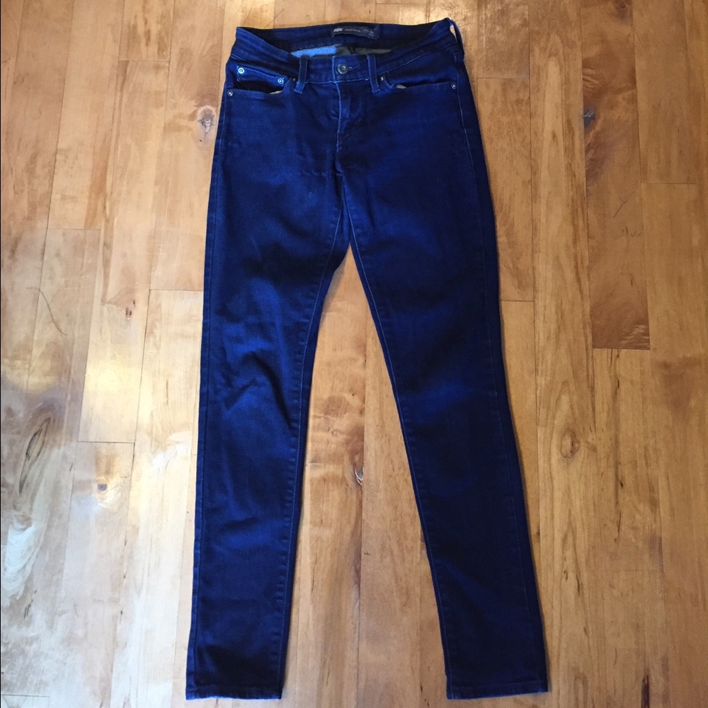 Levi blue skinny jeans
