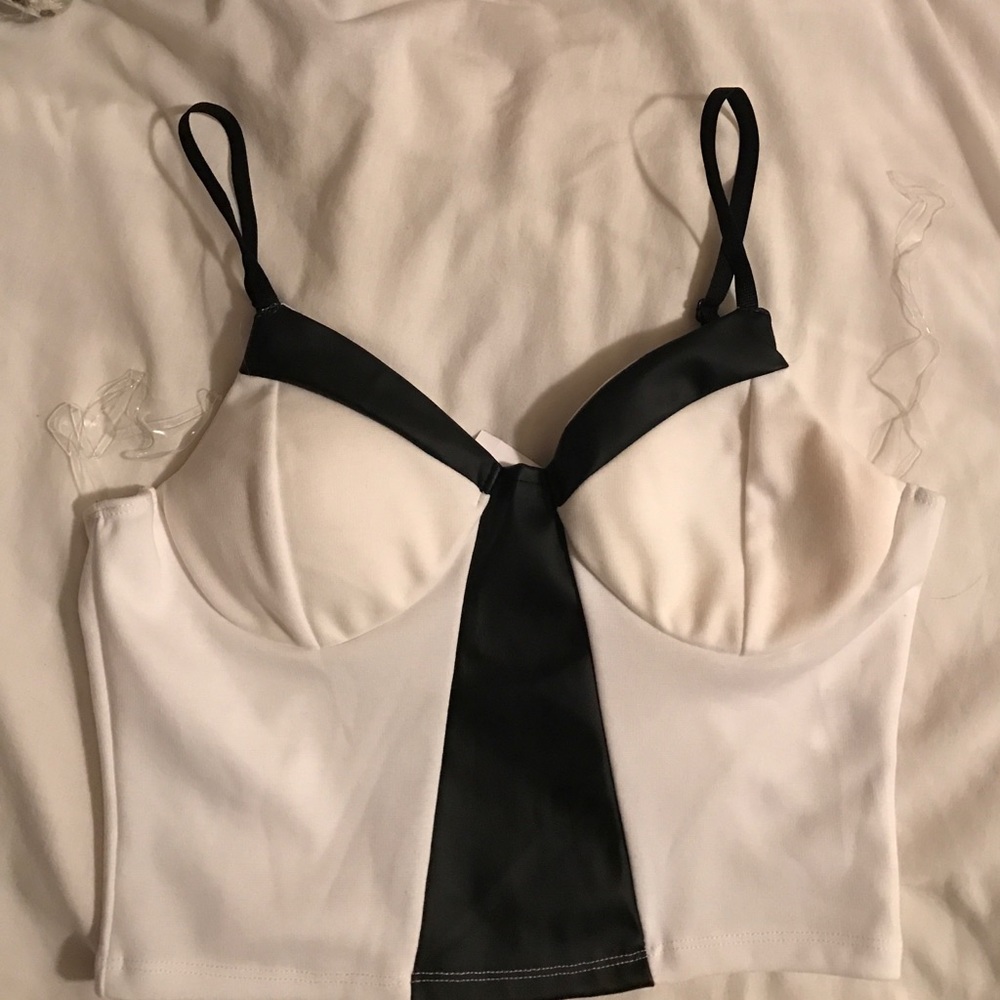 ⚫️NWOT white and black leather crop top⚫️