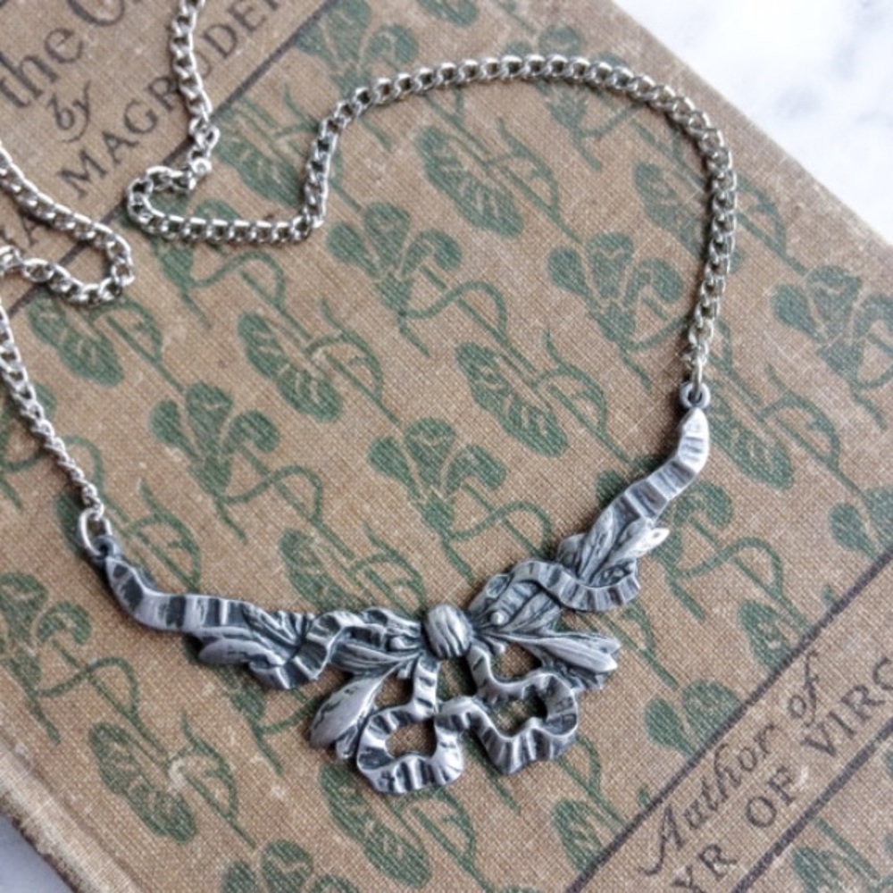 VTG ROMANTIC SILK RIBBONS bib statement necklace