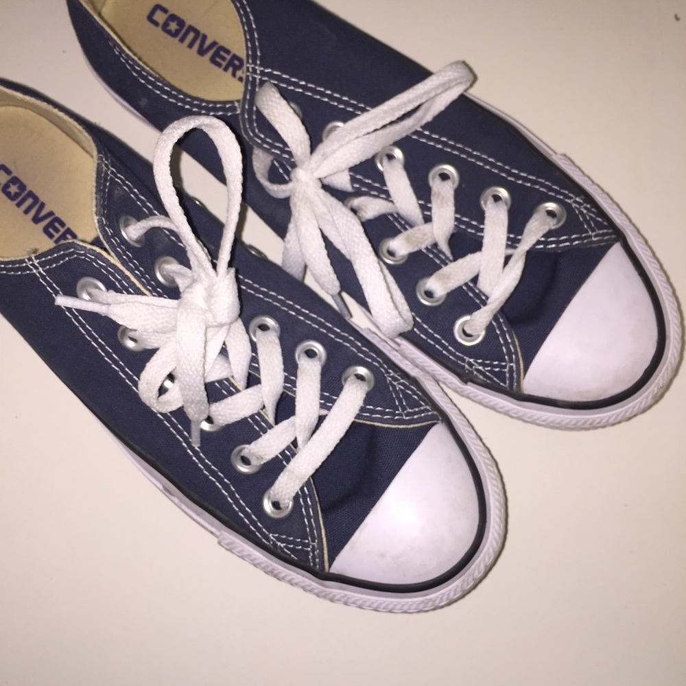 Blue low top converse