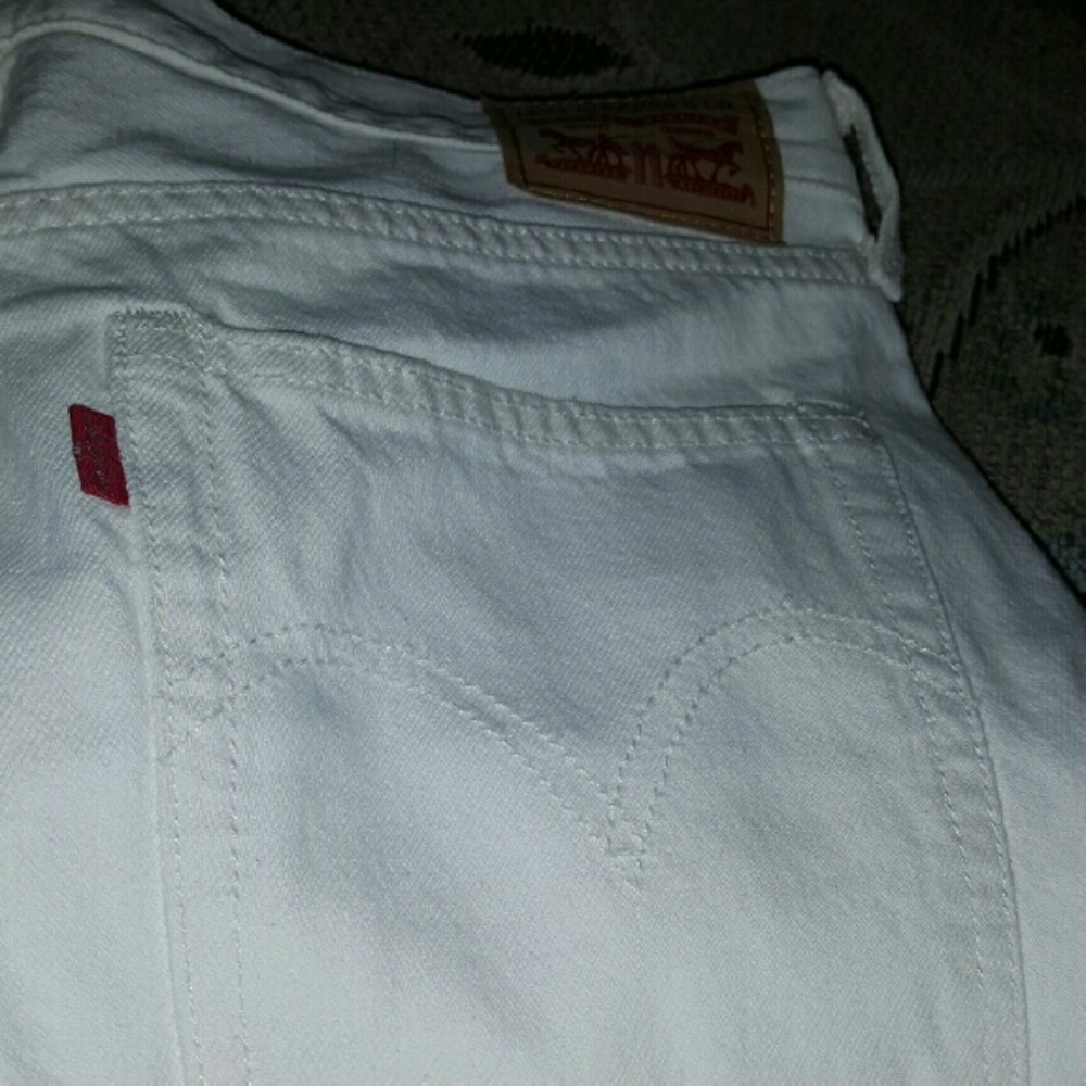 White Levi's Jeans