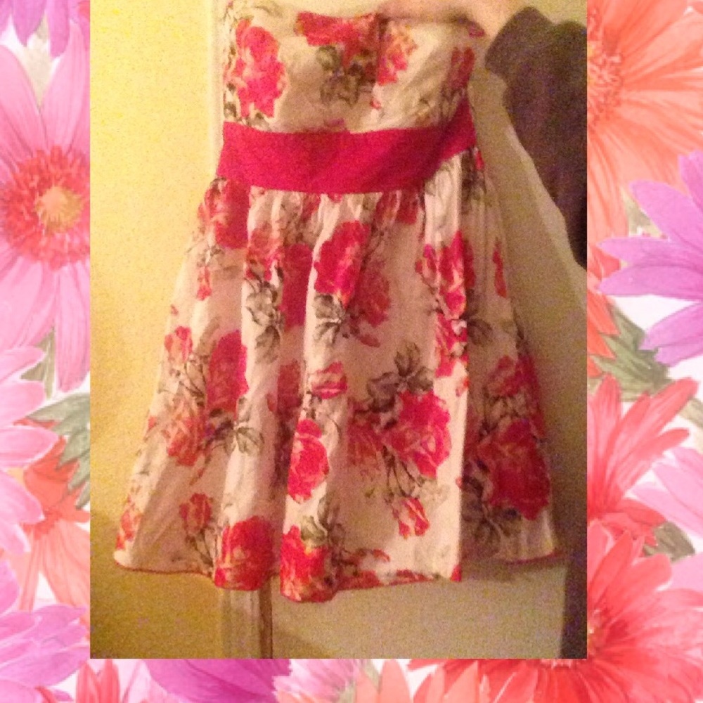 FLASHSALE🦋Strapless Flower Dress🌺HELLO SPRING!🎉