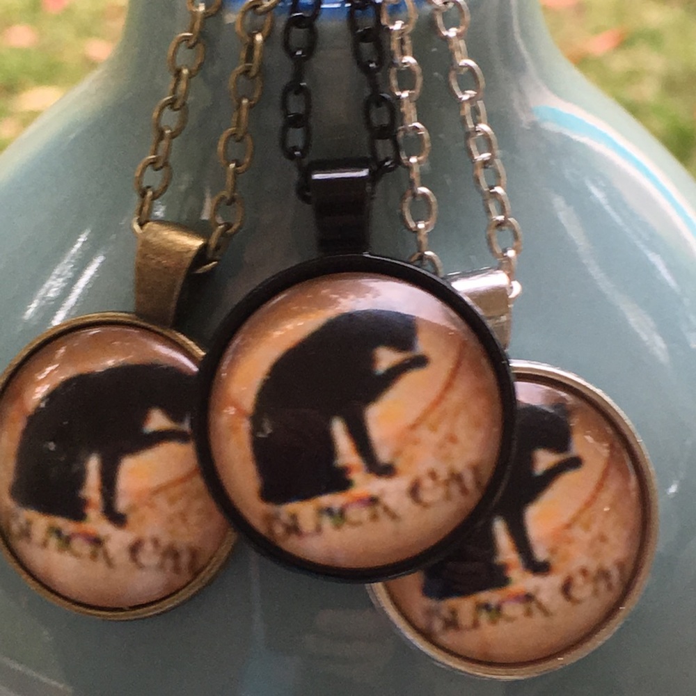 Black cat 🐱 pendant choice of color