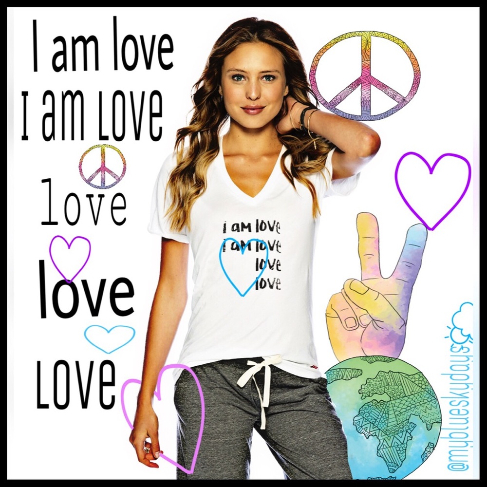 ✌🏼️💗🌎Rebecca v-neck tee *i am love" 💗new💗