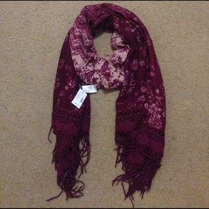 NWT Beautiful Printed Maurices Scarf