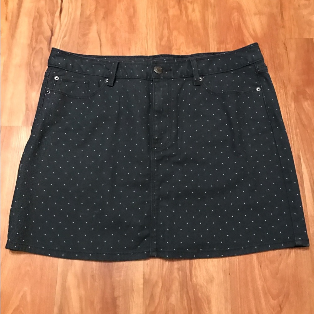 Gap blue polka dot denim skirt. Size 12.
