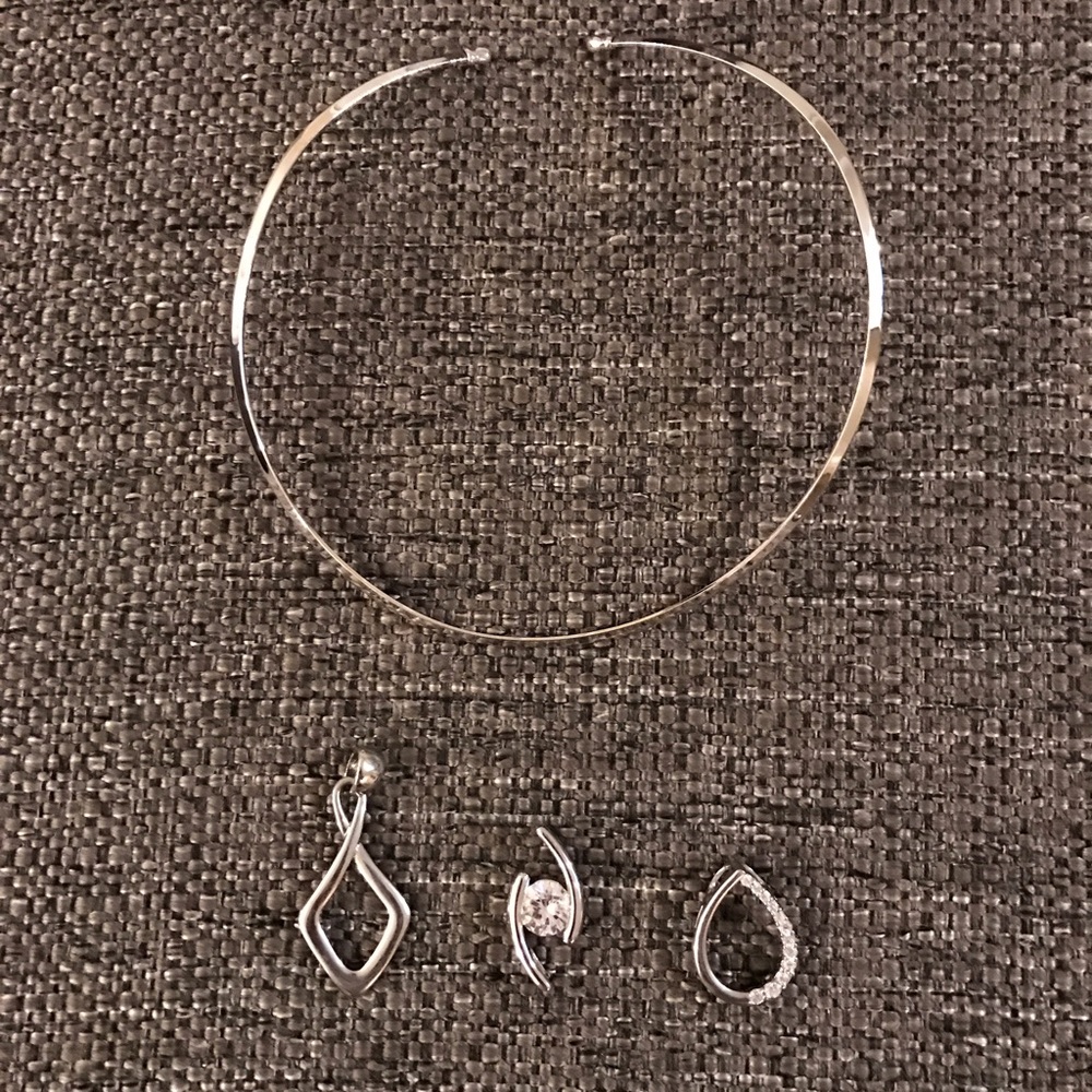 Silver necklace with 3 interchangeable pendants