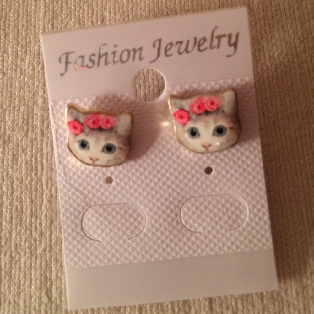 Brand new cute cat earrings