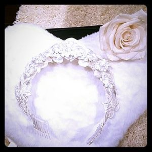 🎉HP🎉Bridal head piece