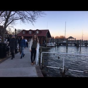 Meet your Posher, Emily