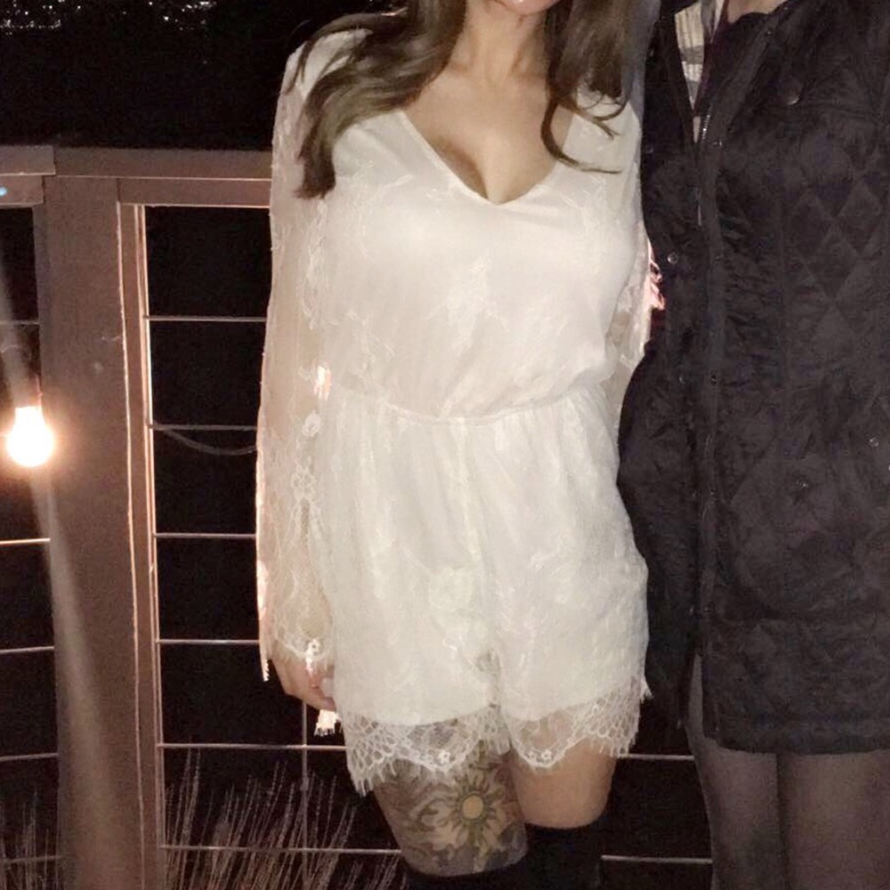 Charlotte Russe Cream Lace Romper size Small