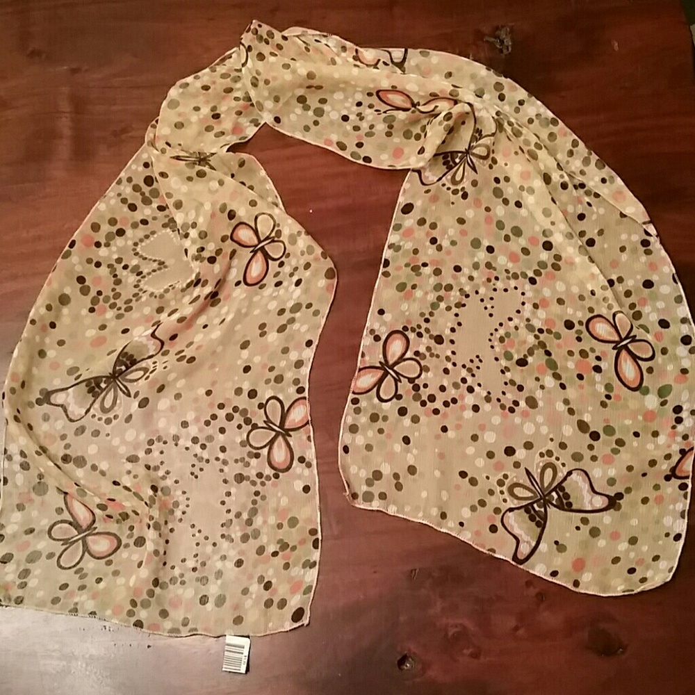 Lightweight polyester scarf