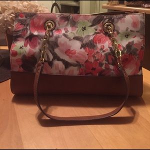 BUENO flower print design medium sized bag.