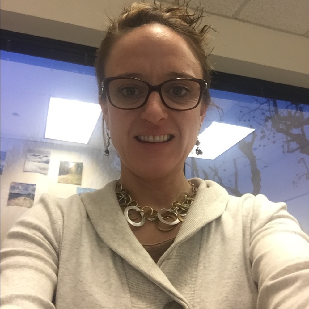 Meet your Posher, Larissa