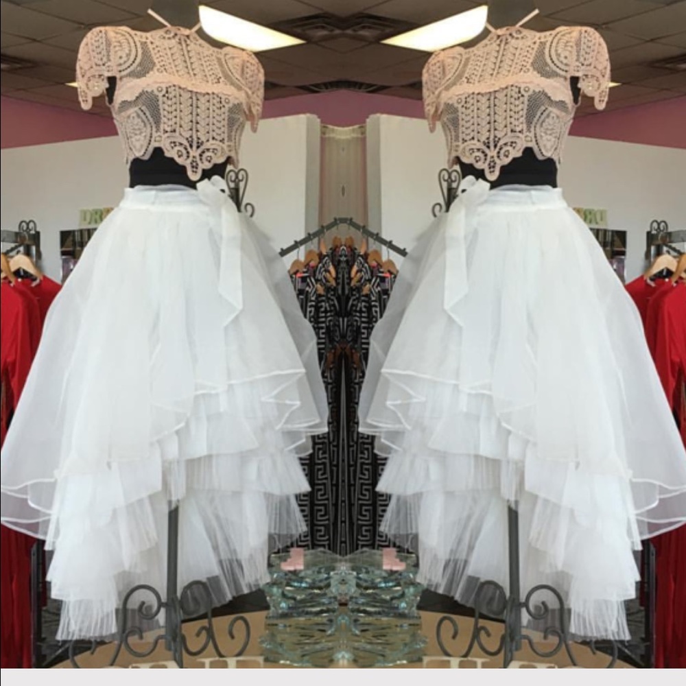 WHITE TULLE HIGH LO SKIRT