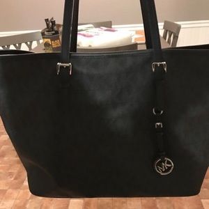 Brand new Michael Kors Jet set tote