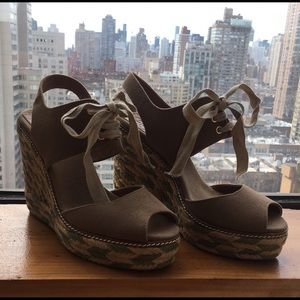 Tory Burch Wedges size 9 NIB