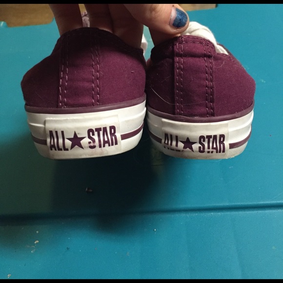 Maroon low top converse - Picture 2 of 4