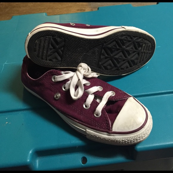 Maroon low top converse - Picture 3 of 4