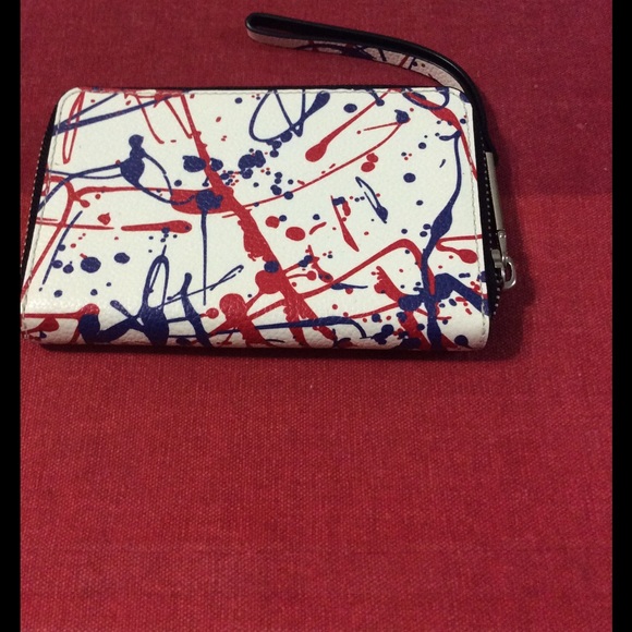 Marc Jacobs Zip Phone Leather Wristlet NWOT - Picture 2 of 7