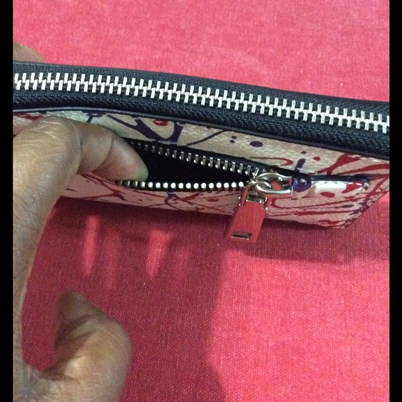 Marc Jacobs Zip Phone Leather Wristlet NWOT - Picture 3 of 7