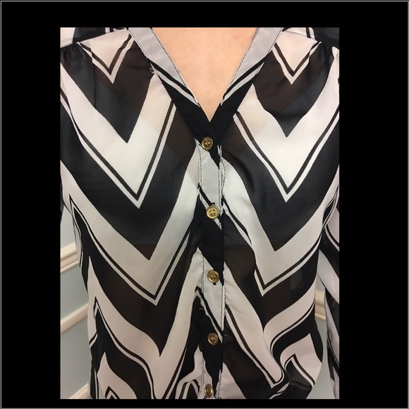 🖤Charlotte Russe chevron button shirt - Picture 2 of 7