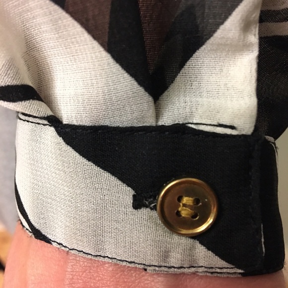 🖤Charlotte Russe chevron button shirt - Picture 3 of 7