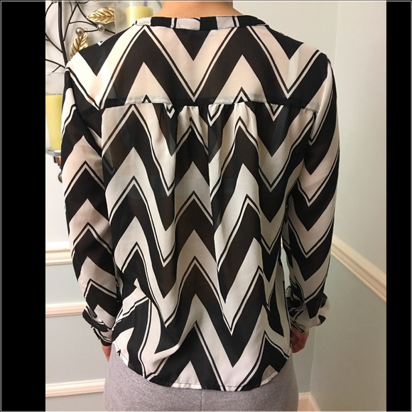 🖤Charlotte Russe chevron button shirt - Picture 5 of 7