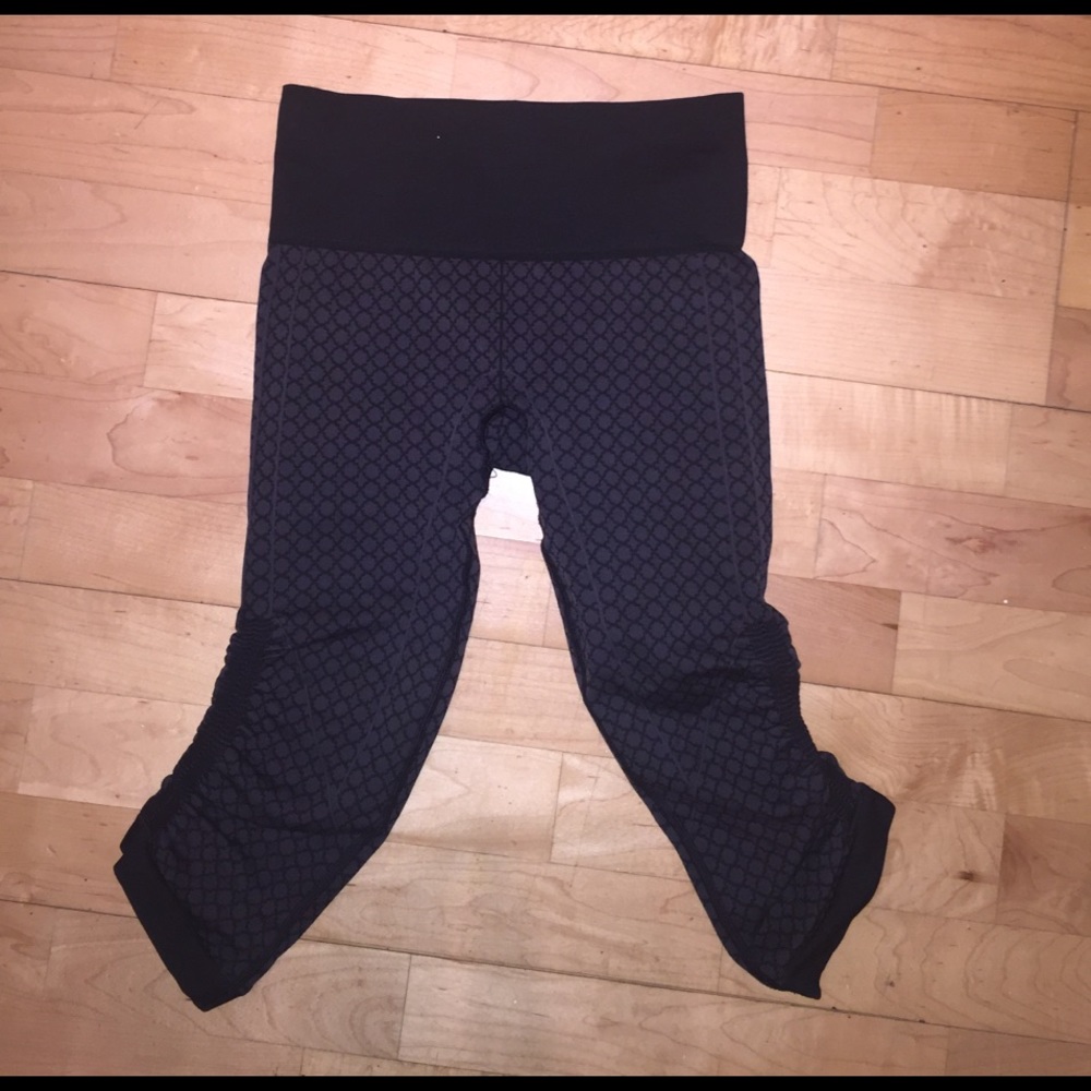 Lululemon seamless cropped pants