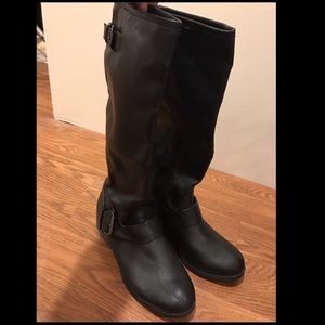 Black boots size 7 never worn
