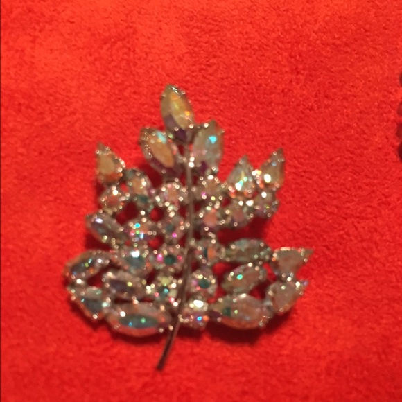 Vintage B. Davis Aurora Borealis Brooch - Picture 2 of 3