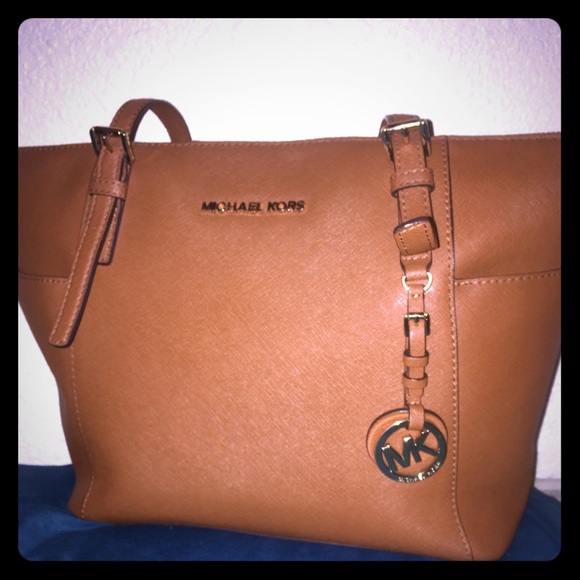 Micheal Kors - Picture 1 of 5